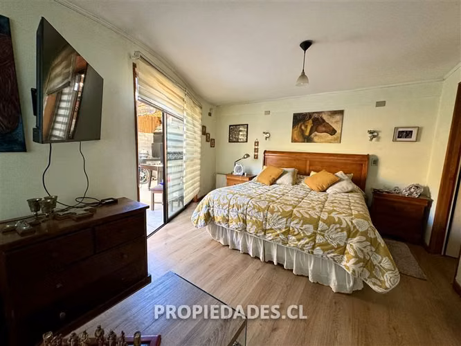 Casa en venta de 4 dorm / servicio en Las Condes