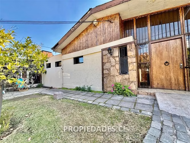 Casa en venta de 8 dorm. en Vitacura