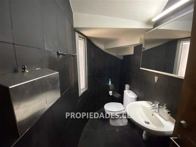 Casa Oficina en venta en Lyon / P. de Valdivia