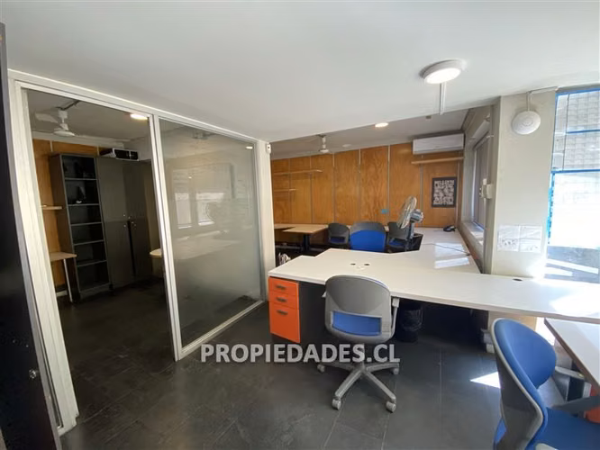 Casa Oficina en venta en Lyon / P. de Valdivia