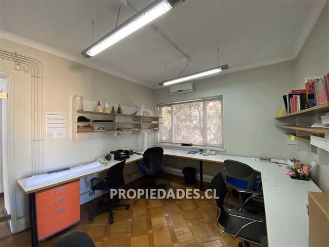 Casa Oficina en venta en Lyon / P. de Valdivia