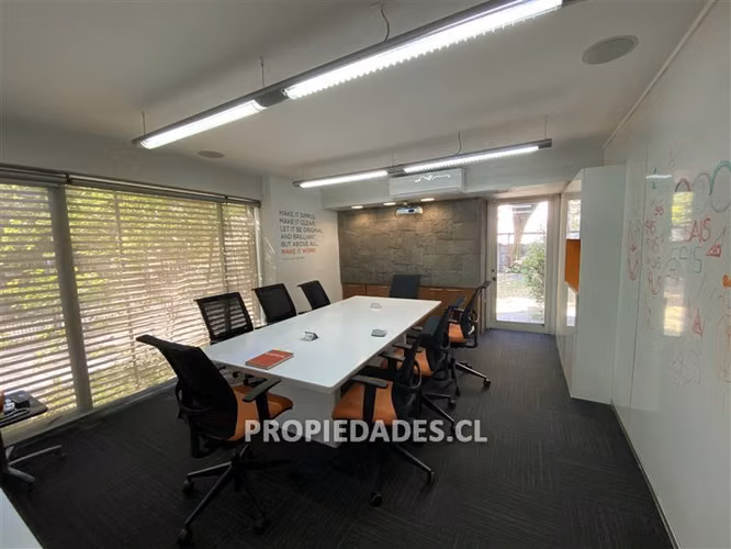 Casa Oficina en venta en Lyon / P. de Valdivia