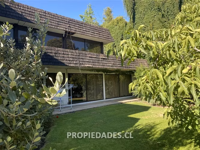 Casa en venta de 5 dorm. en Lo Barnechea