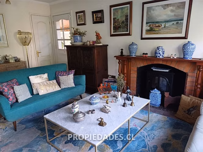 Linda y amplia casa en venta de 5 dormitorios en Las Condes