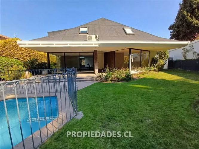 Casa en venta de 5 dormitorios en Santa María de Manquehue