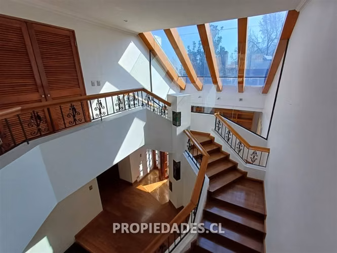 Casa en venta de 5 dormitorios en Santa María de Manquehue - Imagen 2
