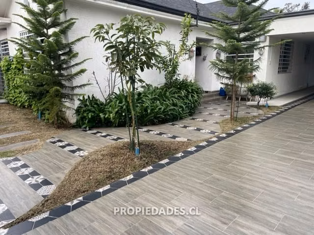 Casa en venta de 5 dorm. en La Reina