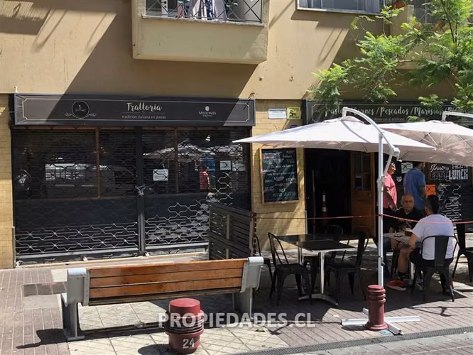 Local a la calle Huérfanos