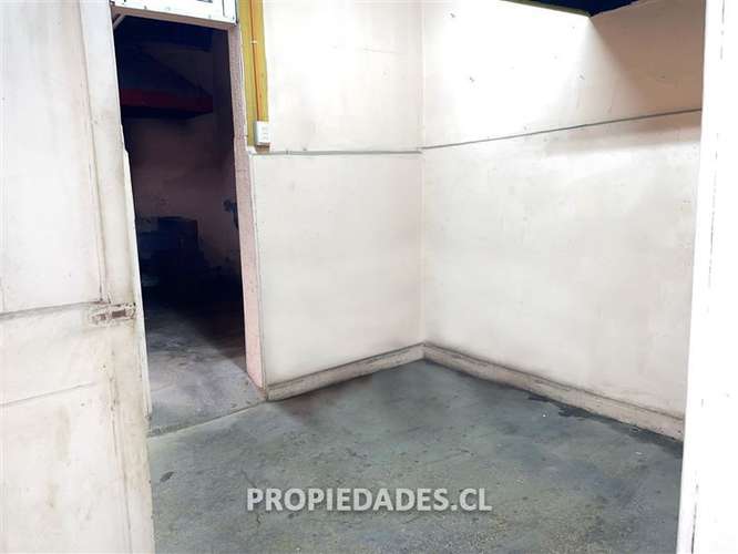 Industrial venta Santiago 8privados / Rogelio Ugarte / Matta