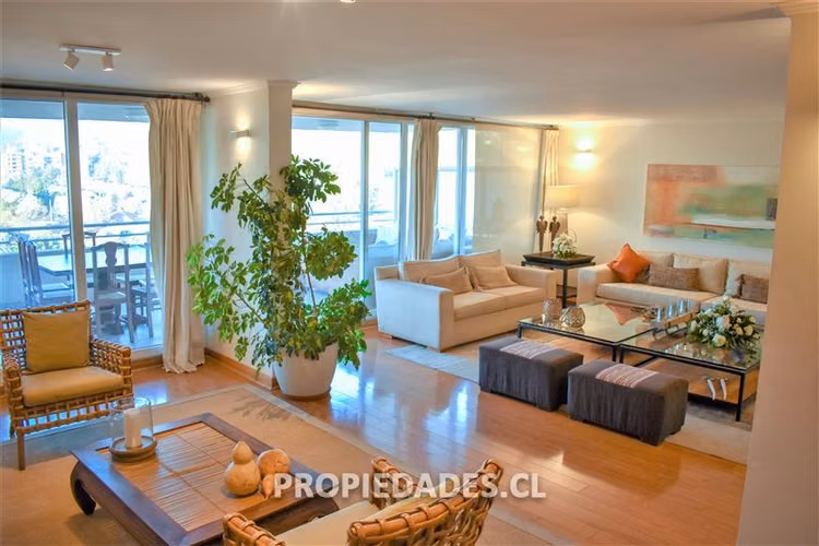Departamento en venta de 4 dorm. en Lo Barnechea