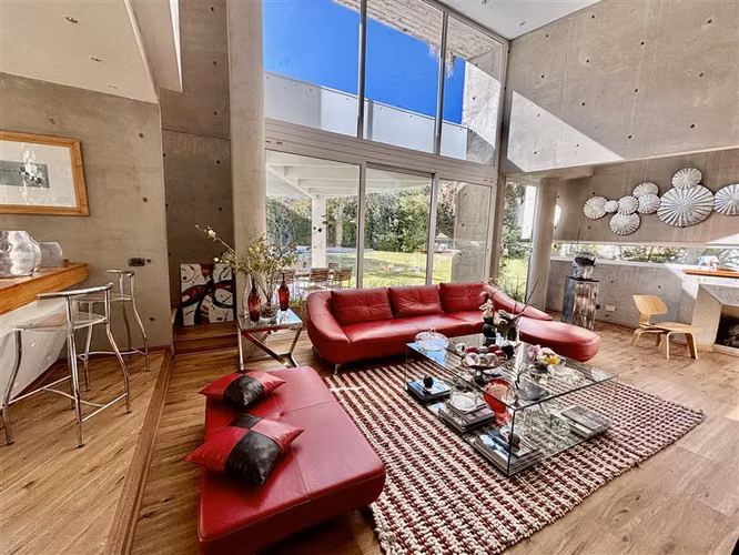 Casa en venta de 4 dorm. en Lo Barnechea