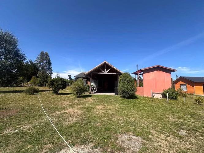 VENDE CENTRO TURISTICO CASA MÁS 3 CABAÑAS  (150802)