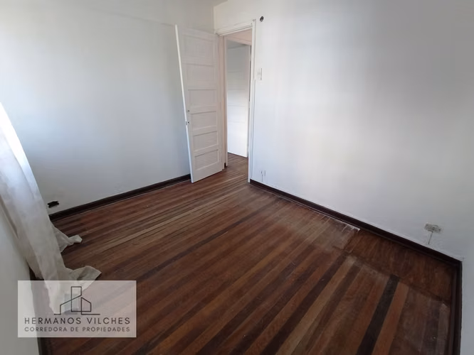 Dpto. Antigüo-2 Dorm / 1 Baño / 1 Est. Pobl. Arauco, Santiago.-