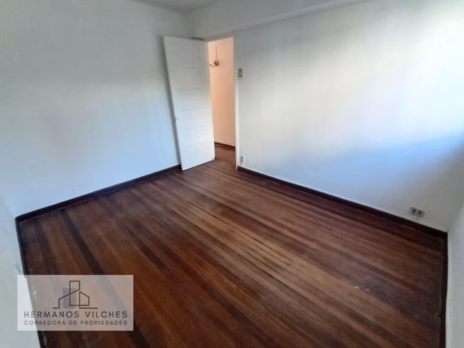 Dpto. Antigüo-2 Dorm / 1 Baño / 1 Est. Pobl. Arauco, Santiago.-