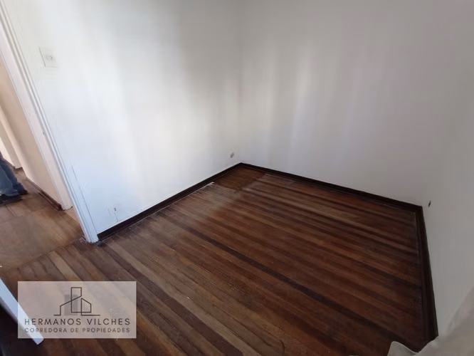 Dpto. Antigüo-2 Dorm / 1 Baño / 1 Est. Pobl. Arauco, Santiago.-