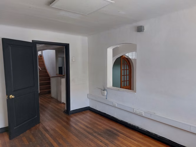 Casa para oficina o Centro Médico, Providencia a pasos del metro Salvador.