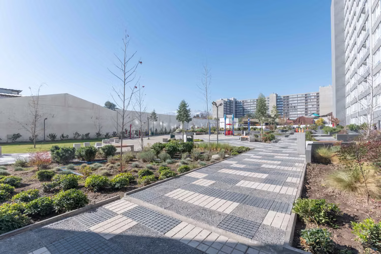Av. Lo Espejo 01173 [1512-4]