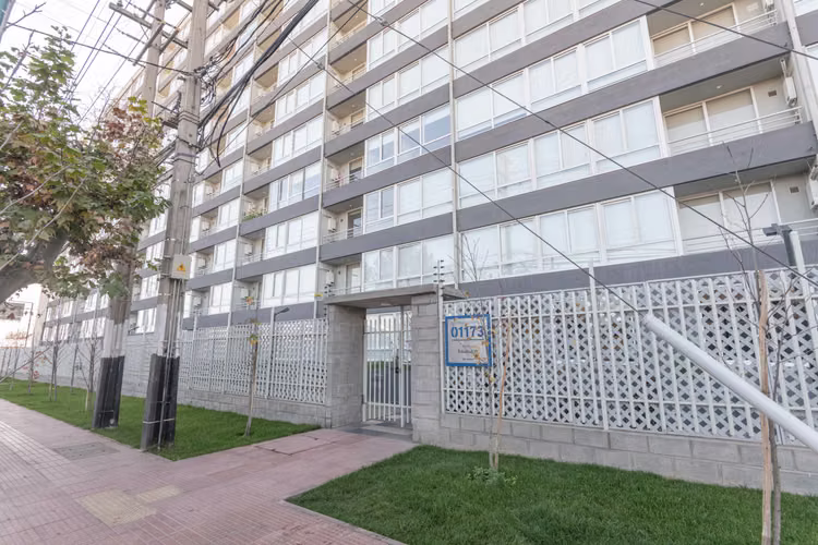 Av. Lo Espejo 01173 [1512-4]