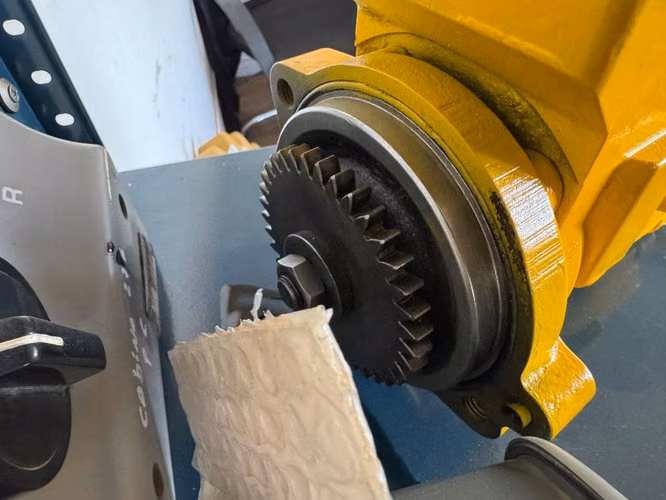 Bomba combustible motor C7 Caterpillar