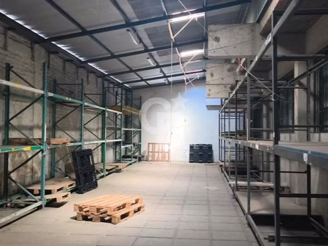 Bodega en arriendo o venta – San Diego 940 mts.