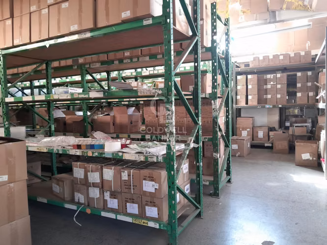 Bodega en arriendo o venta – San Diego 940 mts.