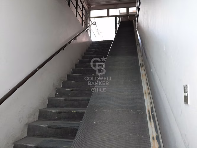 Bodega en arriendo o venta – San Diego 940 mts.