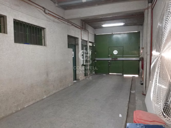 Bodega en arriendo o venta – San Diego 940 mts.