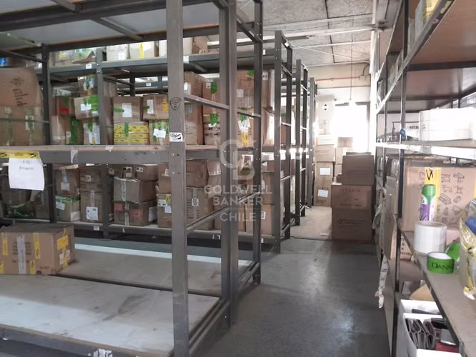 Bodega en arriendo o venta – San Diego 940 mts.