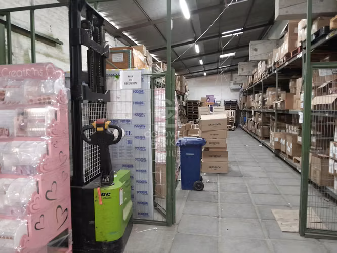 Bodega en arriendo o venta – San Diego 940 mts.