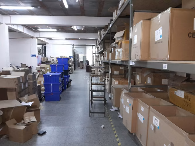 Bodega en arriendo o venta – San Diego 940 mts.