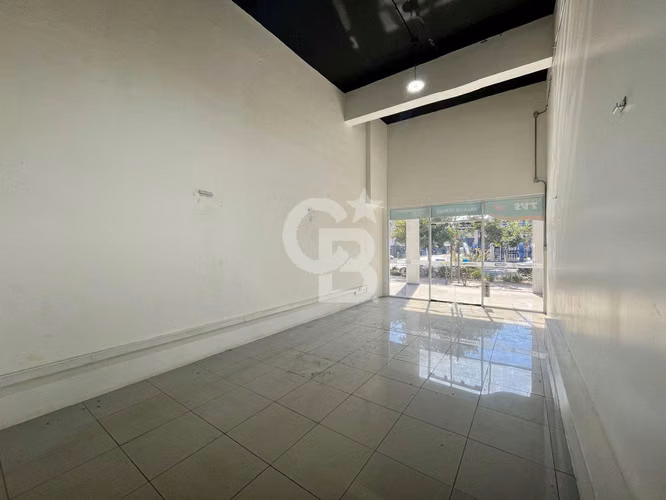 Oportunidad Local Comercial Manuel Montt / Alférez Real