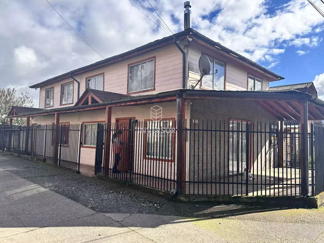Se vende Amplia Casa de 2 pisos  (151209)