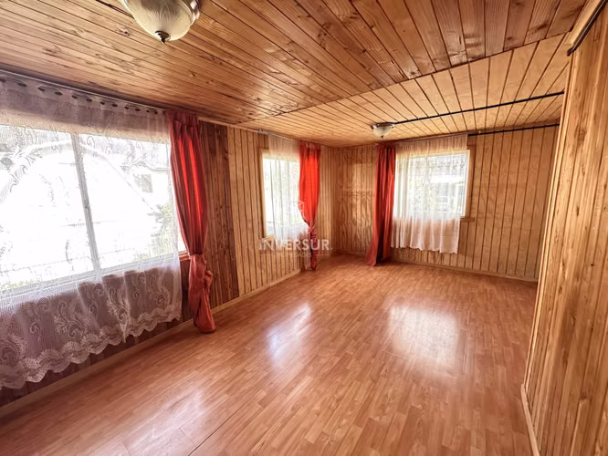 Se vende Amplia Casa de 2 pisos  (151209)