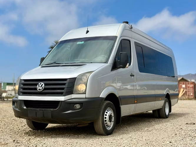 2015 Minibus Volkswagen Crafter 2.0 para 17 pasajeros – Operativo