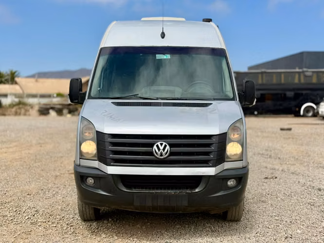 2015 Minibus Volkswagen Crafter 2.0 para 17 pasajeros – Operativo