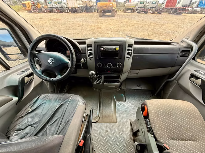 2015 Minibus Volkswagen Crafter 2.0 para 17 pasajeros – Operativo