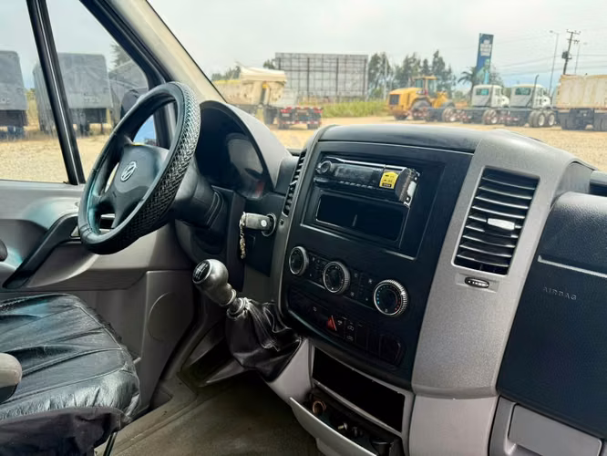 2015 Minibus Volkswagen Crafter 2.0 para 17 pasajeros – Operativo