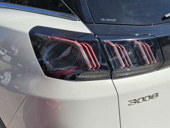 Peugeot 3008 1.6 GT PURETECH 4X2 180 EAT8 5P 2022 - Imagen 9