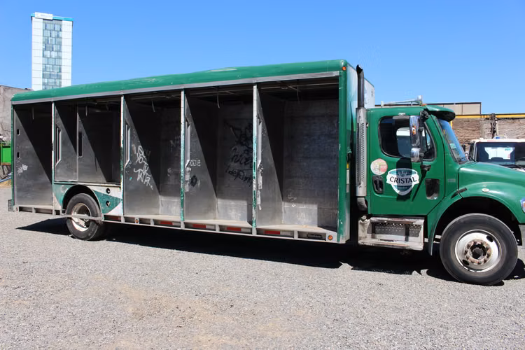 Camion Freightliner m2 106 año 2014 Carroceria Bebidas Cortinas Metalicas
