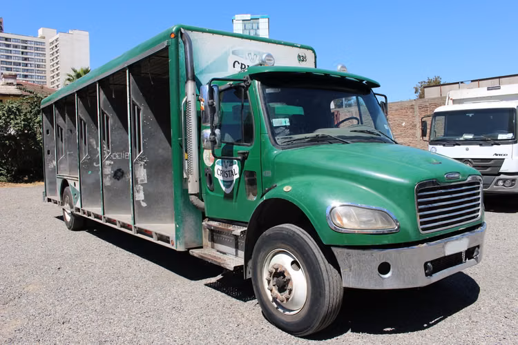 Camion Freightliner m2 106 año 2014 Carroceria Bebidas Cortinas Metalicas