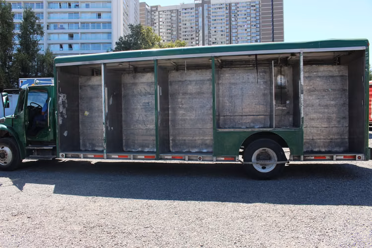 Camion Freightliner m2 106 año 2014 Carroceria Bebidas Cortinas Metalicas