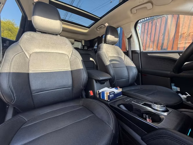 VENDO FORD ESCAPE TITANIUM