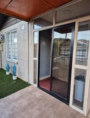 SE ARRIENDA CASA AMOBLADA.- PLC