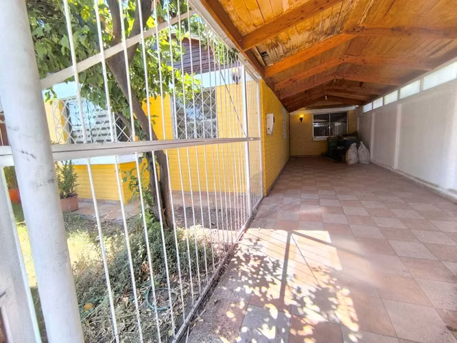 Se vende amplia casa en Puente Alto (151344)