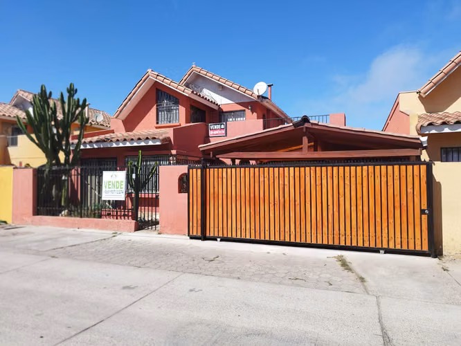 Casa con excelente ubicación y conectividad