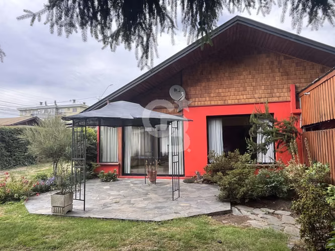 Hermosa casa en arriendo con excelente ubicación.