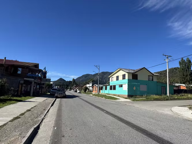 Propiedad comercial de 366 m2 útiles, 5D, 4B. Mañihuales!