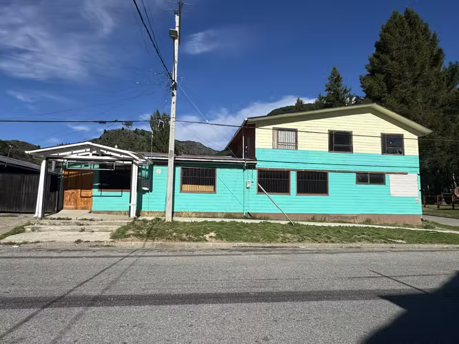 Propiedad comercial de 366 m2 útiles, 5D, 4B. Mañihuales!