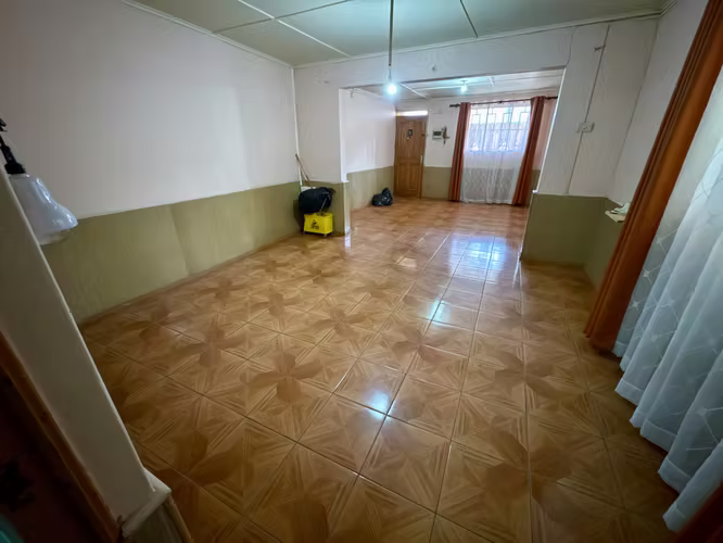 Venta amplia casa en pasaje a pasos La Vega Central y U Santo Tomas