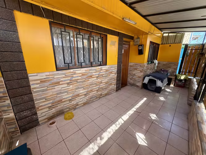 Venta amplia casa en pasaje a pasos La Vega Central y U Santo Tomas